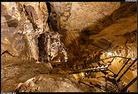 Aggtelecký kras (Aggteleki-karszt) - Rákocziho jeskyně (Rákóczi-Barlang), velké převýšení na prohlídkové trase