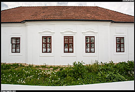Szögliget - dům v obci nacházející se v údolí pod hradem Szádvár
