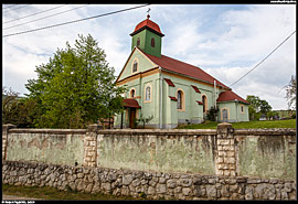 Szalonna - římskokatolický kostel svatého Ladislava (Szent László-templom) na okraji obce