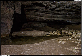 Jezírko v závěru umělé jeskyně na ryolit nad osadou Kysihýbeľ