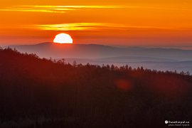 Pozorování východu slunce nad bělokarpatským Lokovem (2020)