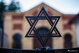 Židovská hvězda u hřbitova (2021)