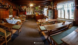 Stylový turistický interiér restaurace na Gírové (2017)