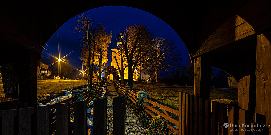 Dřevěný kostel v obci Mochnaczka Niżna