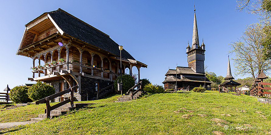 Nádherný soubor dřevěných staveb v Buzešti