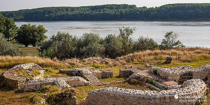 Pozůstatky antické pevnosti Capidava u Dunaje Pozůstatky antické pevnosti Capidava u Dunaje