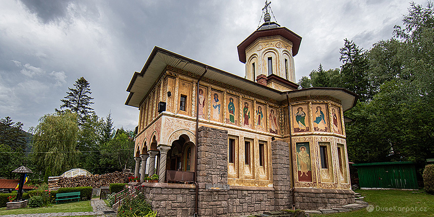 Malovaný kostelík v lázních Tușnad Malovaný kostelík v lázních Tușnad