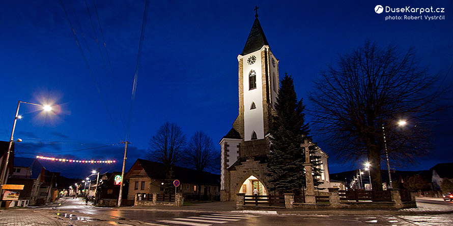Zuberecký kostel sv. Vendelína v noci