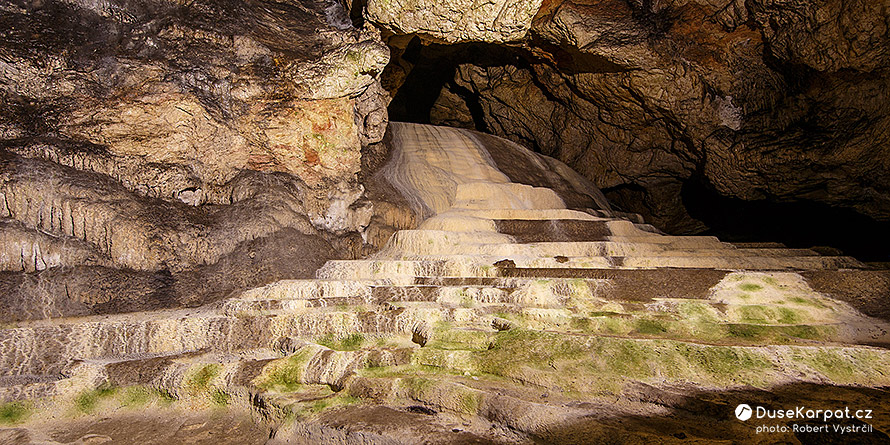 Lazarova jeskyně – terasovitý (kaskádovitý) vodopád