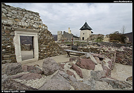 Hrad Füzér - vnitřní prostranství hradu