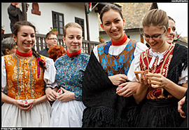 Velikonoce v Hollókő (Hollókői húsvét)