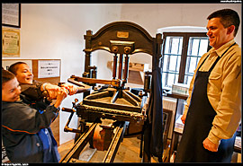 Hollókő - muzeum s tiskařským strojem