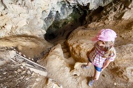 Klesání ke vstupu do jeskyně Strázsa hegy barlang (2021)