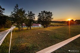 Koňské stáje s penzionem v Piliscsévu (2021)