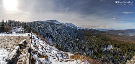 Rozhled z vrcholu Sokolica směrem k hlavnímu vrcholu Babí hory (2016)