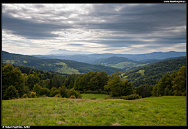 Sadecké Beskydy - pohled na Vysoké Tatry od horské chaty (tzv. bacówky) Nad Wierchomlou