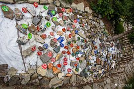 Památník z kamenů z různých pohoří na vrcholu Klimčok (Klimczok) (2016)