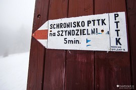 Směrovník PTTK k chatě na Szyndzielně (2020)