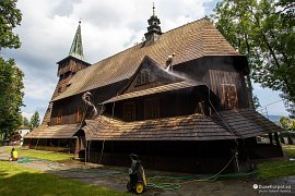 Čištění kostela v Gilowicích pomocí silného proudu vody (2016)