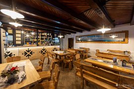 Stylový interiér restaurace (2025)