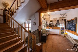 Interiér turistické chaty PTTK (2024)