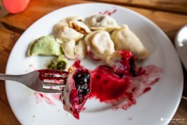 Zážitkový tajemný mix pierogů s neznámými náplněmi, oproti jednodruhové nabídce ušetříte a navíc získáte dobrou zábavu:) (2024)