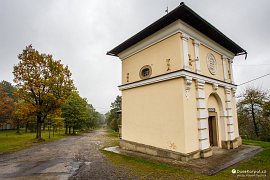 Jeden z objektů v areálu Kalwaryjských cestiček (Dróżki kalwaryjskie - Brama Zachodnia - Kaplica Drugiego Upadku) (2016)