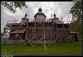 Nízké Beskydy - dřevěný kostel ve vesničce Krzywa (Křivá)
