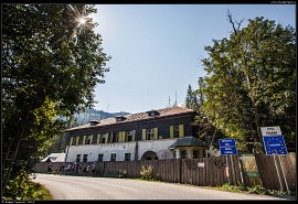 Lysá Poľana - první budova na slovenské straně