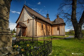 Dřevěný kostel v obci Łapanów (2017)