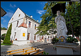 Stary Sącz - Klášter klarisek (Klasztor klarysek) a socha svaté Kingy