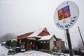 Turistická chata na české straně Velké Čantoryje, těsně za hraniční čárou (2017)