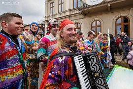 Důležitou součástí akce je hudební doprovod na harmoniku (2022)