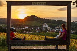 Výhled na hrad Falkenstein v zapadajícím slunci (2020)