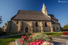 Kostel sv. Lamberta na okraji obce Fallbach (2016)