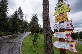 Turistický rozcestník v Pasul Balvanyos (2024)