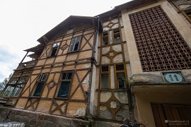 Nádherný hrázděný dům s číslem 11, navozuje atmosféru moravských Luhačovic (2024)