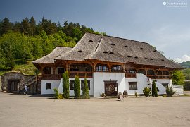 Budova restaurace před klášterem (2018)