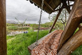 Odpočinkové posezení s výhledem do přírody (2025)