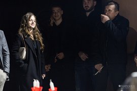 Před kostelem (2025)