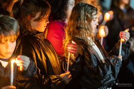 Lidé si chrání svůj plamínek (2025)