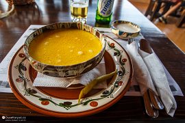 Ciorbă de burtă (dršťková polévka), klasické rumunské jídlo (2018)