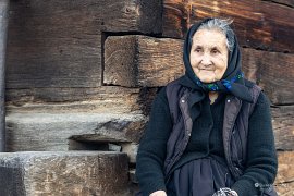 Na Velký pátek se tradičně oblékají tmavé, smuteční barvy (2025)