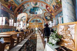 Interiér zděného kostela (2025)