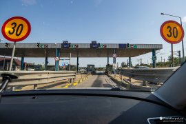 Mýtná brána před vjezdem na most (2023)