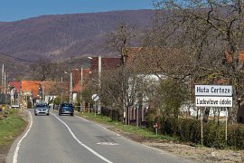 Vjezd do obce je označen i cedulkou ve slovenštině (2025)