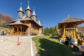 Dřevěný kostel a zvonička (2025)