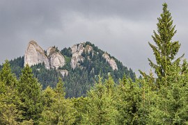 Nádherný skalnatý vrcholek Bratocea din Jos, vlevo výrazná skála Sfinxul Bratocei (2024)