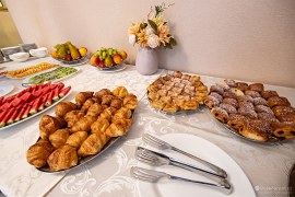 Pokračování nabídky ovoce a k tomu i něco sladkého (2024)