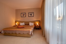 Hotelový pokoj (2024)